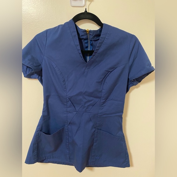 Jaaanu XS -- 5 scrub tops & 1 pant (all navy/blue) - Picture 4 of 9